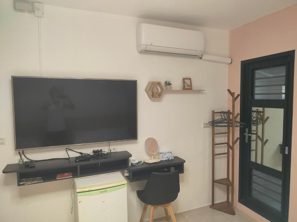 TV a/nebo společenská místnost v ubytování Zhuge Hospitality Homestay