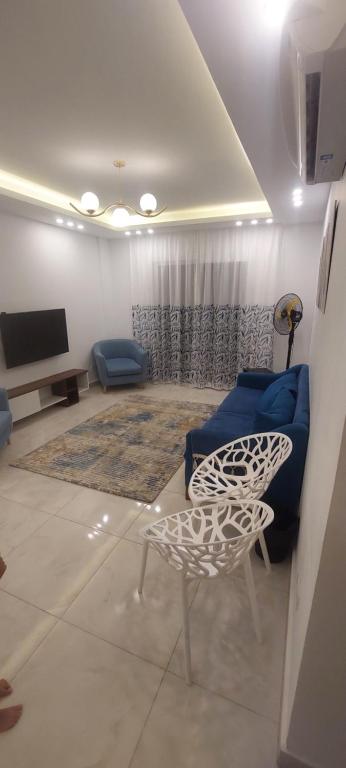 Mountain View Sokhna 2, Sea & Pool View, 3bedrooms, Penthouse with Roof- Families ONLY的休息区