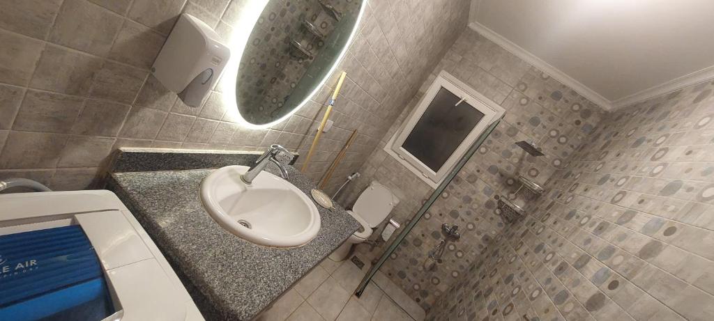 Mountain View Sokhna 2, Sea & Pool View, 3bedrooms, Penthouse with Roof- Families ONLY的一间浴室
