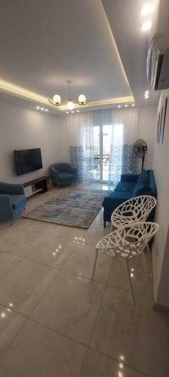 Mountain View Sokhna 2, Sea & Pool View, 3bedrooms, Penthouse with Roof- Families ONLY的电视和/或娱乐中心