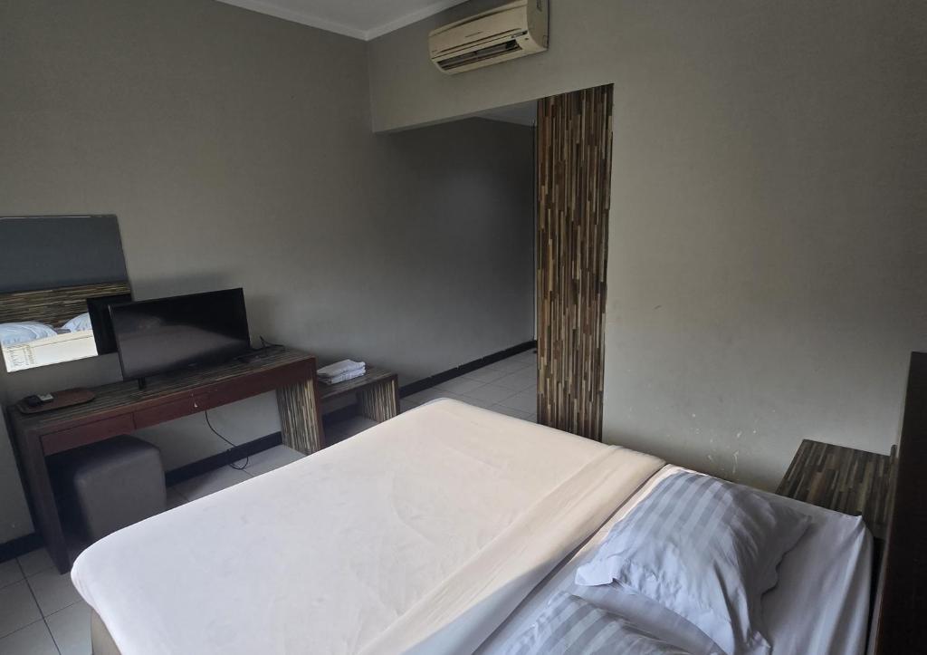 Postel nebo postele na pokoji v ubytování N2 Hotel Gunung Sahari