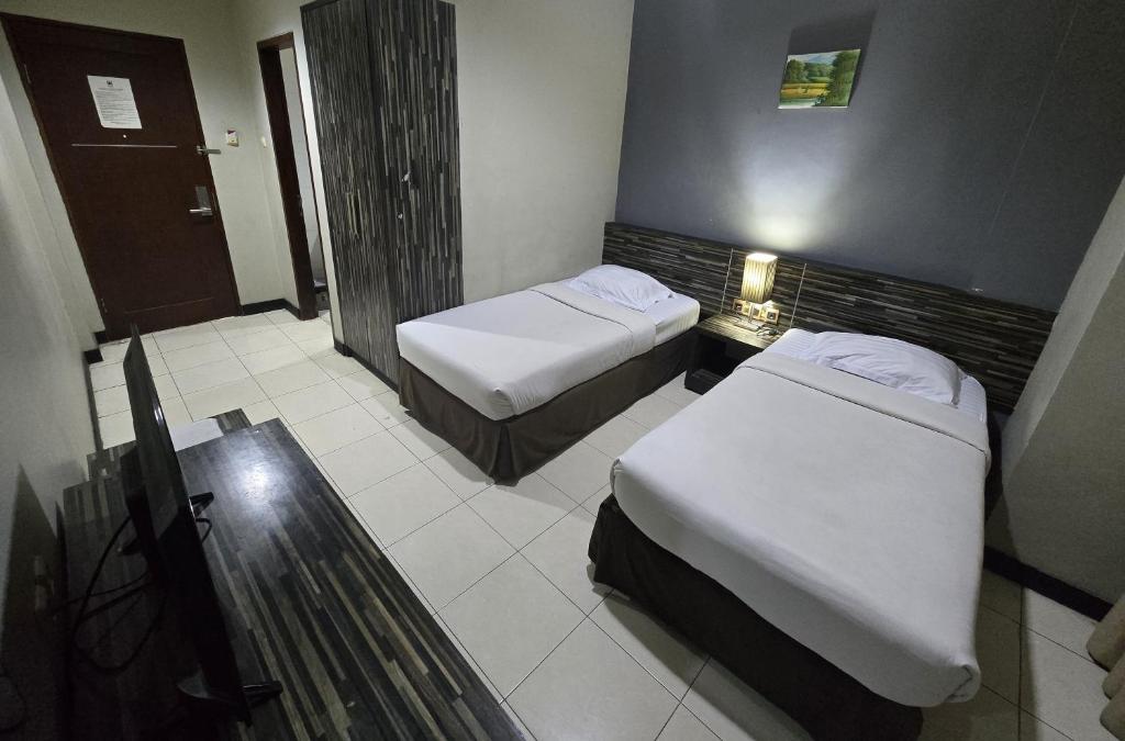 Postel nebo postele na pokoji v ubytování N2 Hotel Gunung Sahari
