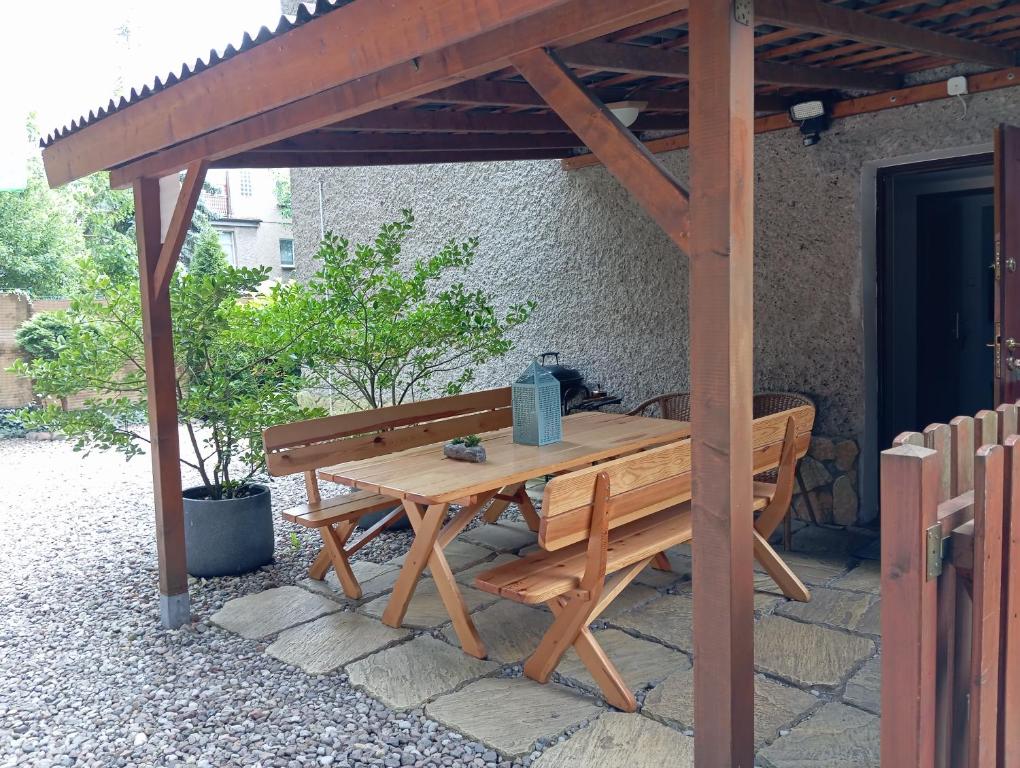Patio nebo venkovní prostory v ubytování Chatki Saturnina i pokoje