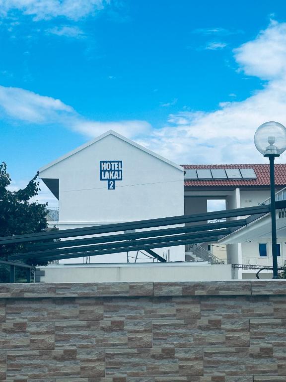 Το κτήριο όπου στεγάζεται  το ξενοδοχείο