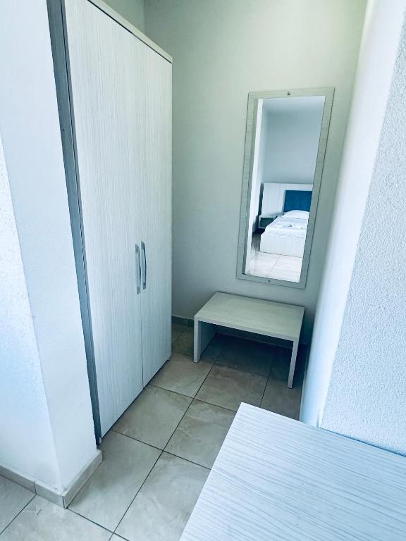 Ένα ή περισσότερα κρεβάτια σε δωμάτιο στο Hotel Lakaj 2