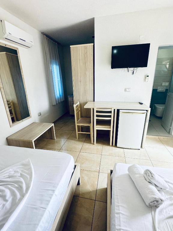 Ένα ή περισσότερα κρεβάτια σε δωμάτιο στο Hotel Lakaj 2