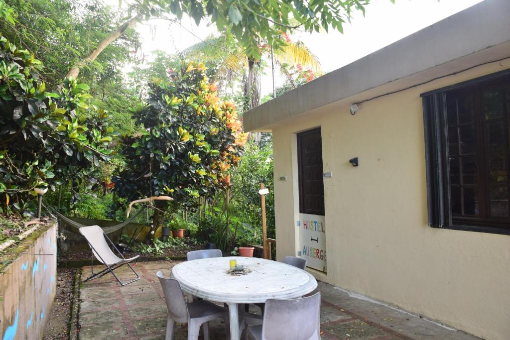 Zahrada ubytování Top Hill Hostel- Martinique- auberge dortoir