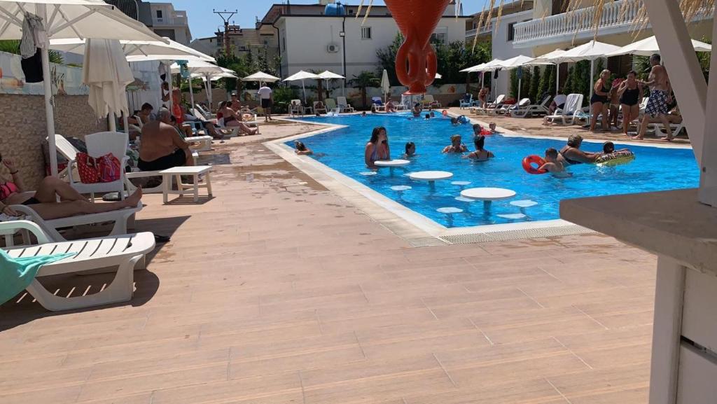 Πισίνα στο ή κοντά στο Hotel Lakaj 2