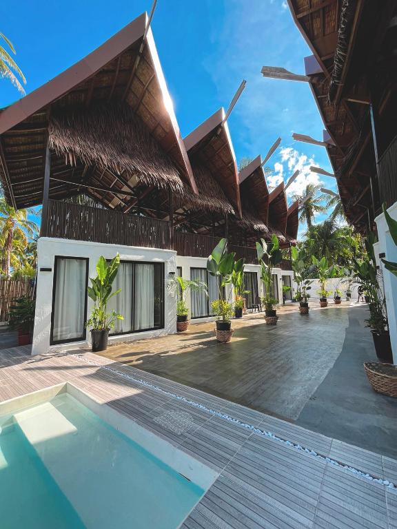 Bazén v ubytování Cogon Tropical Resort nebo v jeho okolí