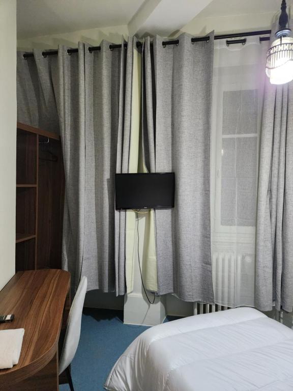 Postel nebo postele na pokoji v ubytování Hôtel Chateaubriand