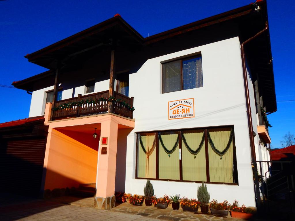 Gallery image of DE-YAN Guest House in Oreshak