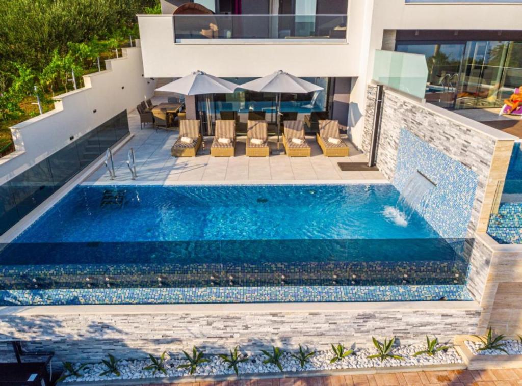 Lorena Stylish Sea View Villa