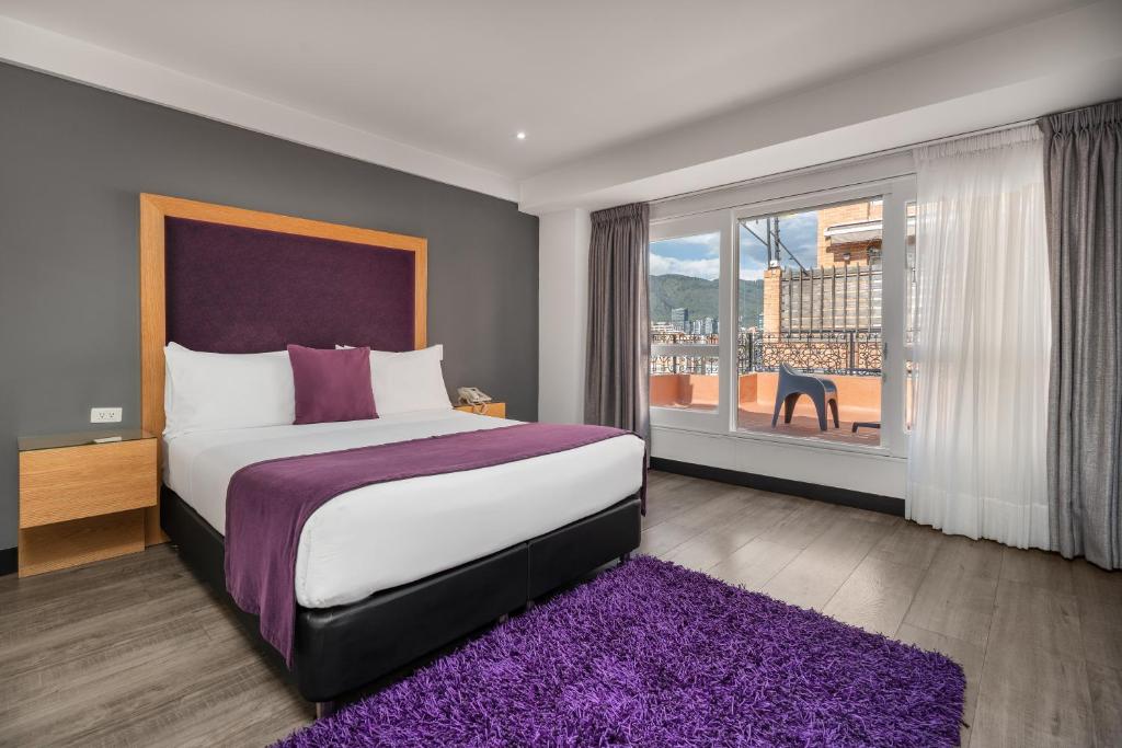 Postel nebo postele na pokoji v ubytování Hotel Le Manoir Bogotá