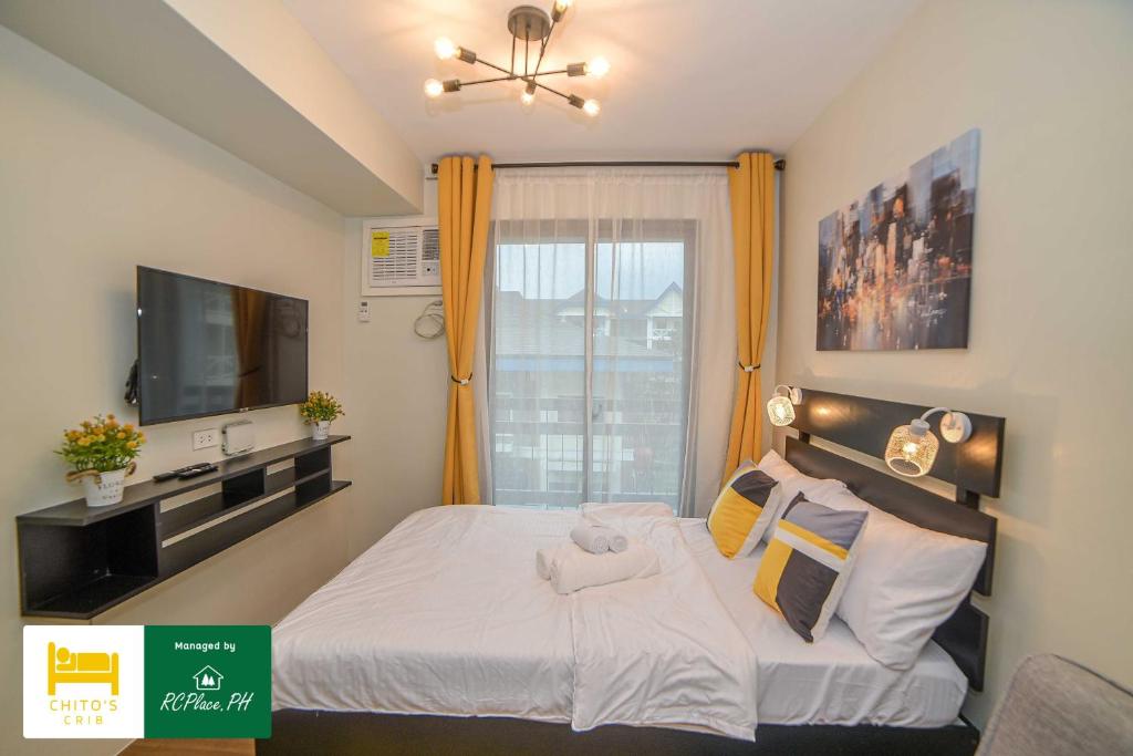 Postel nebo postele na pokoji v ubytování RcplacePH T3-339 - Pine Suites Tagaytay