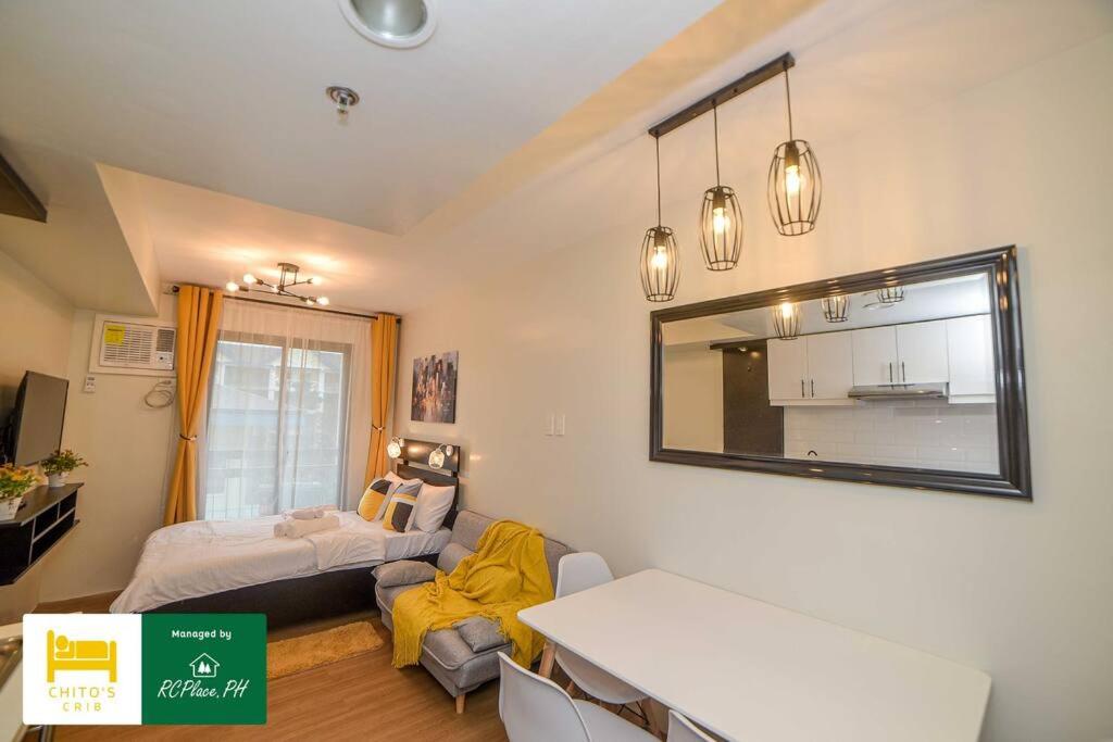 Postel nebo postele na pokoji v ubytování RcplacePH T3-339 - Pine Suites Tagaytay