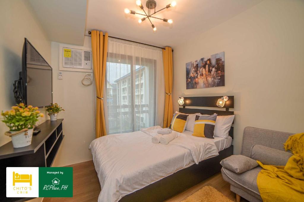 Postel nebo postele na pokoji v ubytování RcplacePH T3-339 - Pine Suites Tagaytay