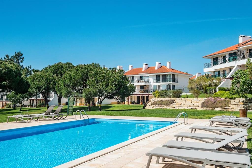 Stylish 2BR Ground Floor Apartment in Vila Sol, Direct Garden and Poolside Acces