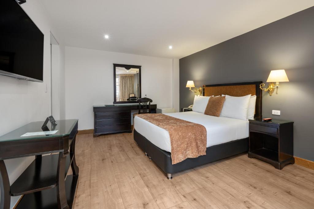 Postel nebo postele na pokoji v ubytování Hotel Le Manoir Bogotá