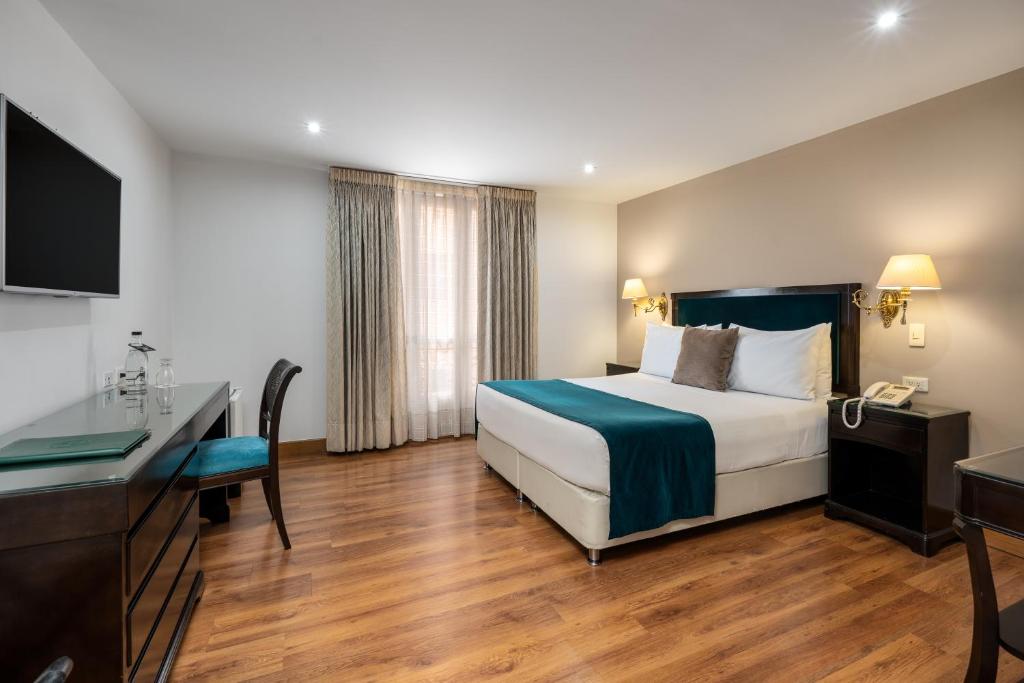 Postel nebo postele na pokoji v ubytování Hotel Le Manoir Bogotá