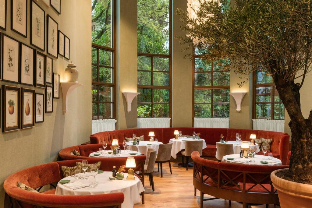 Rocco Forte The Charles Hotel - Resim 5