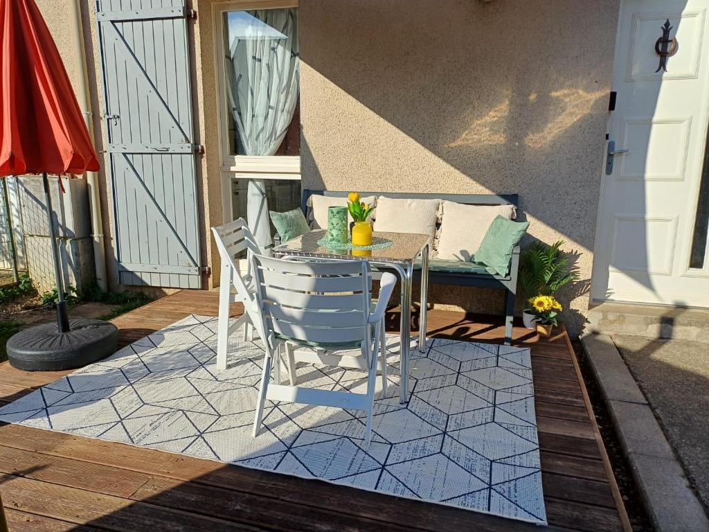 Balkoni atau teres di Maison de la Loue"
