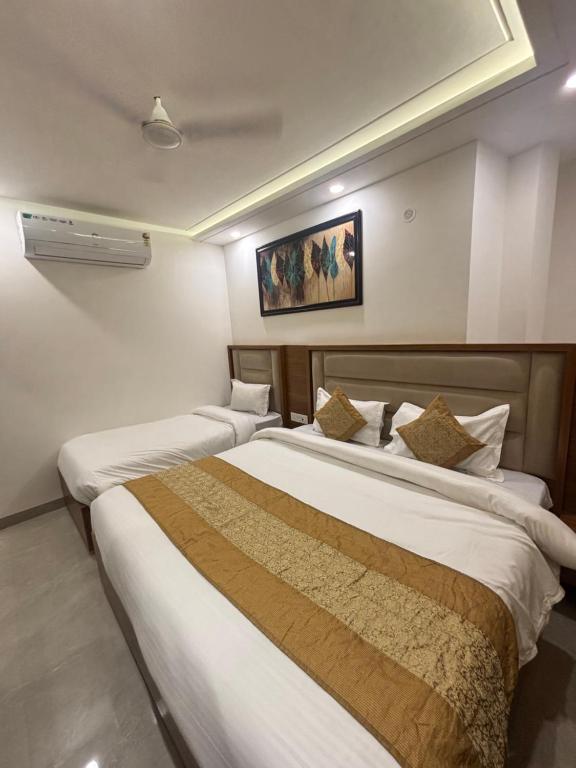 Hotel G R Residency GOLDEN TEMPLE JUST 2 mins WALKING DISTANCE FROM HOTEL - Habitación Triple De Lujo