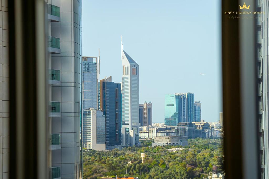 Nespecifikovaný výhled na destinaci Dubaj nebo výhled na město při pohledu z penzionu
