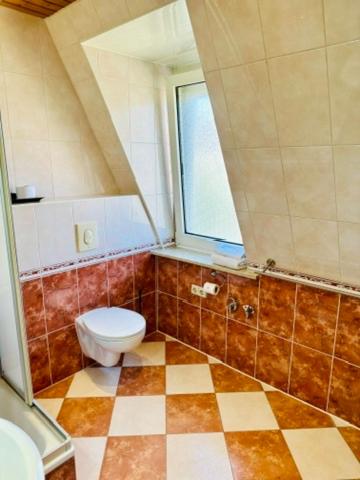 Koupelna v ubytování ZU DEN LINDEN - RADEBEUL Pension mit Restaurant