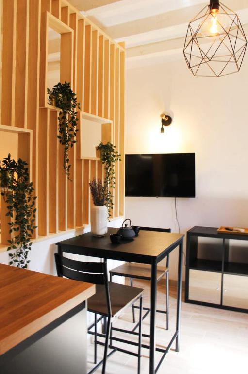 YR Apartments - Ticinese - Duomo in 10 Min by Tram
