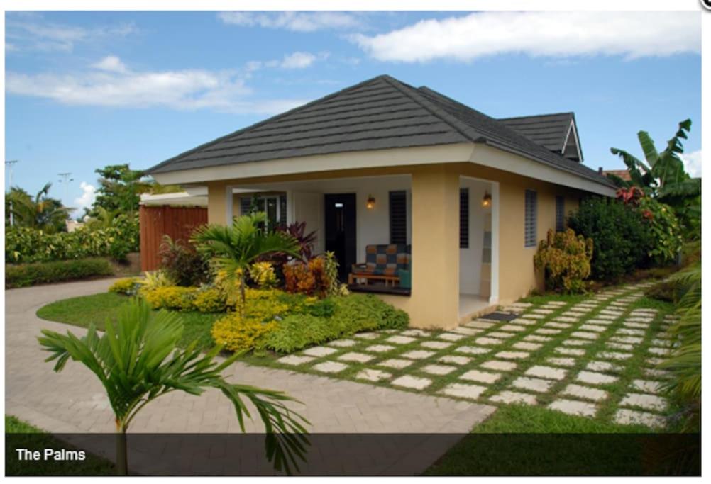 Taman di luar Island Treasure Villas