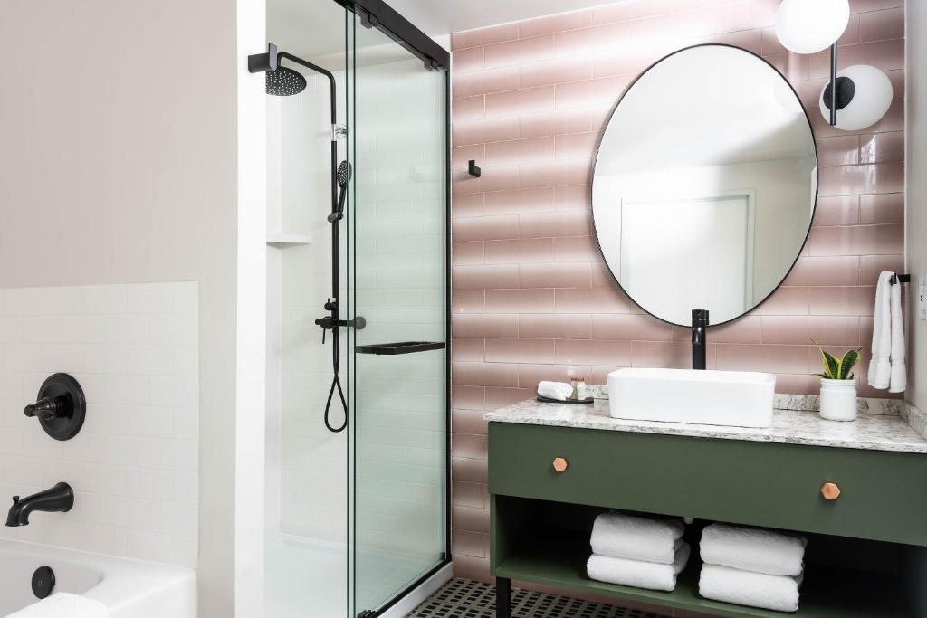 Holiday Inn Express St. Louis Central West End, an IHG Hotel - 
