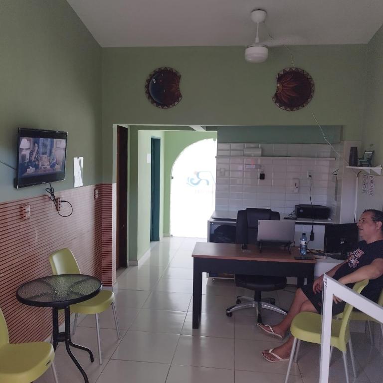 TV a/nebo společenská místnost v ubytování GVR Praia Hostel
