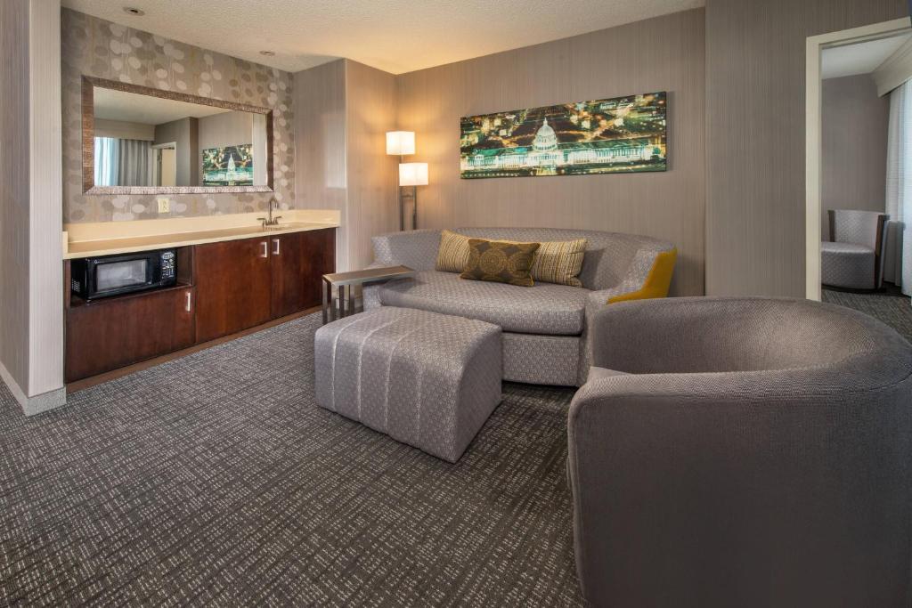 Courtyard Washington, DC/U.S. Capitol - One-Bedroom King Suite With Sofa Bed