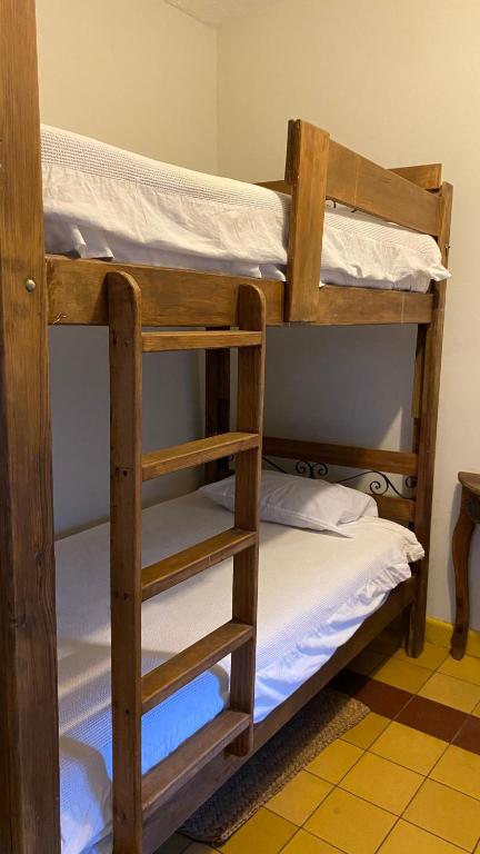 Postel nebo postele na pokoji v ubytování Hostal San Fransiskuni