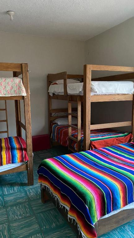 Postel nebo postele na pokoji v ubytování Hostal San Fransiskuni