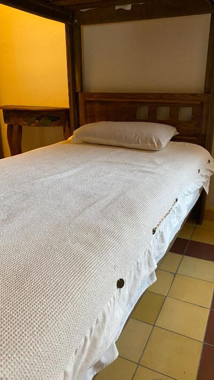 Postel nebo postele na pokoji v ubytování Hostal San Fransiskuni
