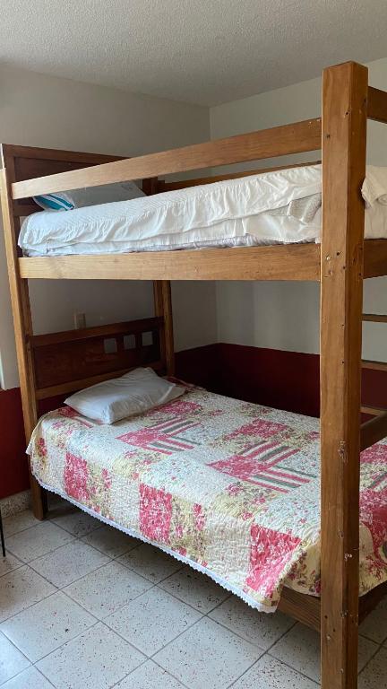 Postel nebo postele na pokoji v ubytování Hostal San Fransiskuni