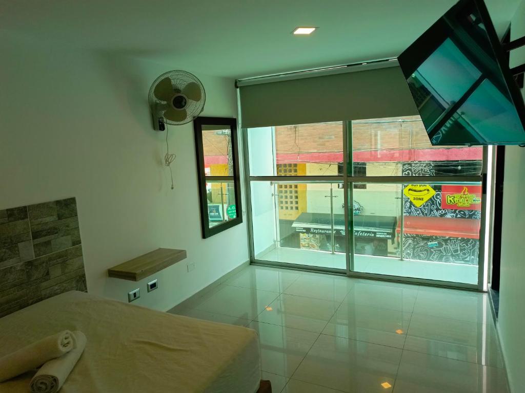 TV a/nebo společenská místnost v ubytování Hotel Buenos Aires Central