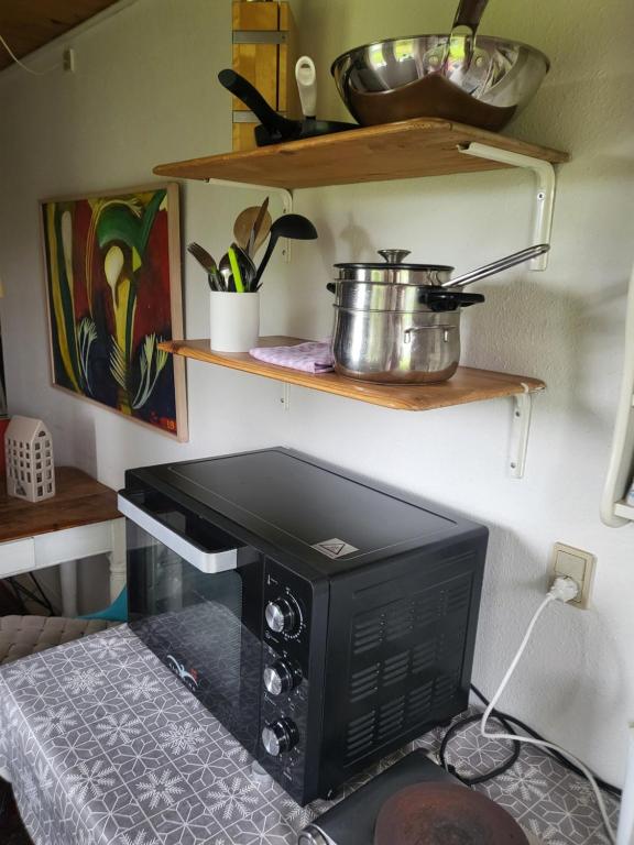 Kuchyň nebo kuchyňský kout v ubytování Astrup vig Spa og Sauna