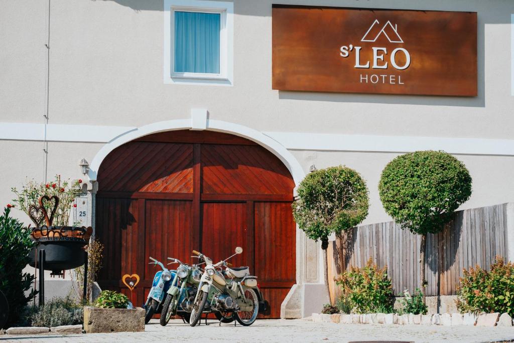 Certifikát, hodnocení, plakát nebo jiný dokument vystavený v ubytování Hotel Leo