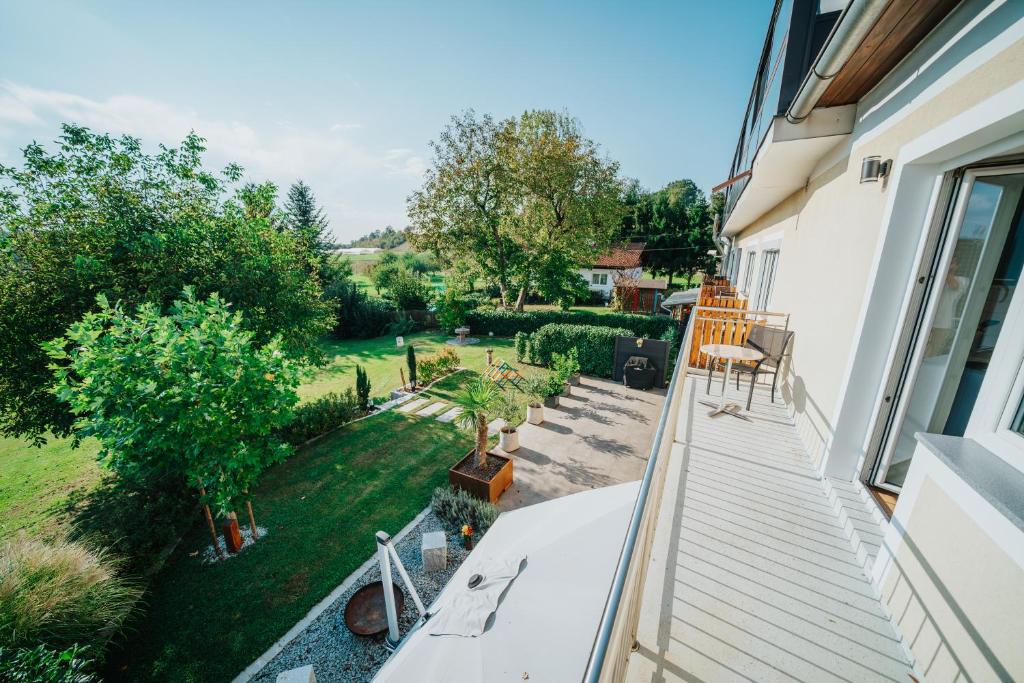 Vonkajšia záhrada v ubytovaní Hotel Leo
