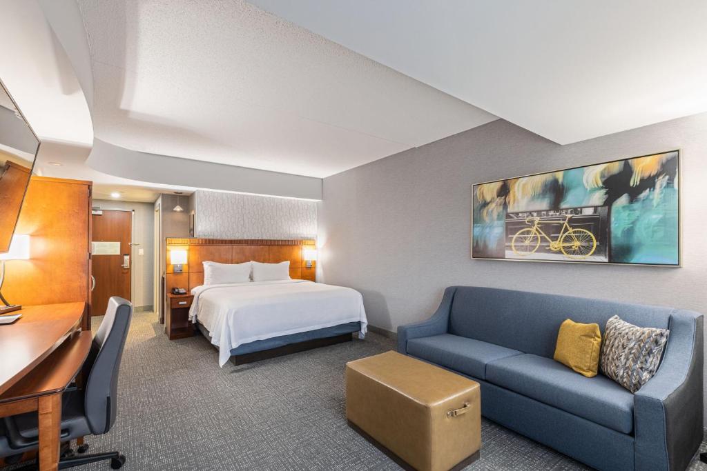 Courtyard by Marriott Boston Waltham - Habitación King Con Sofá Cama