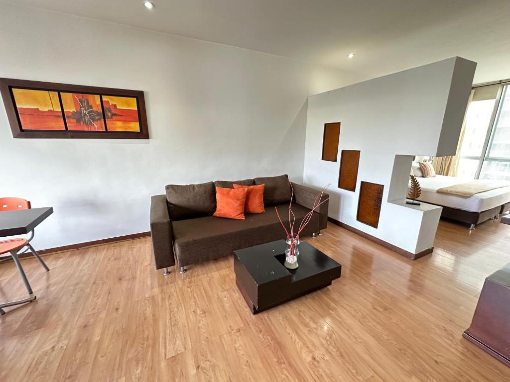 M402- Apartaestudio tipo loft en el norte (Av 19) - One-Bedroom Apartment