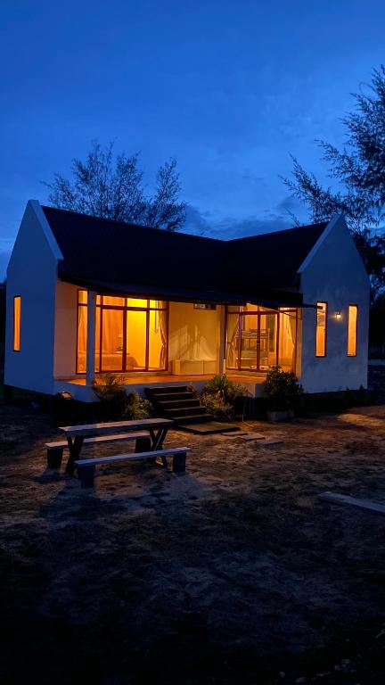 a house with a picnic table in front of it at 4U Resort & Camp in Ban Kampong Ba-Ru