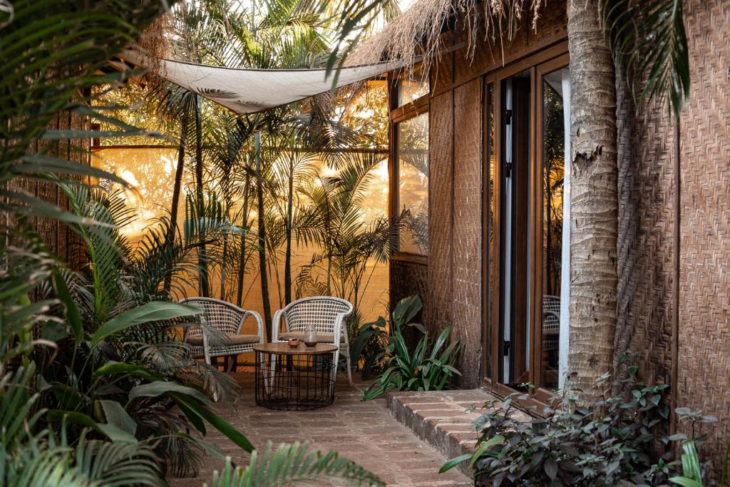 Zahrada ubytování Anahata Retreat Beach Front Ashwem Goa