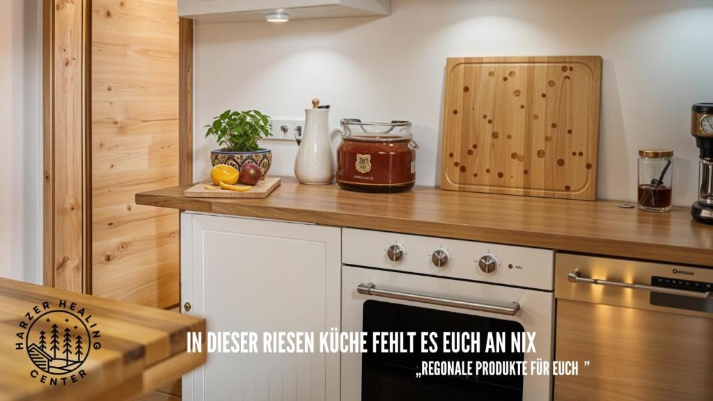Kuchyň nebo kuchyňský kout v ubytování HARZER HEALING CENTER 2024 Romantische Landhauswohnung mit Fussbodenheizung,XXL Kochinsel,XXL Regenduschen,Modern,Hochwertig,Persönlich,Vollausgestattet