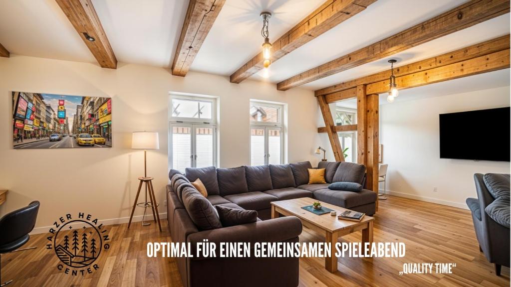 TV a/nebo společenská místnost v ubytování HARZER HEALING CENTER 2024 Romantische Landhauswohnung mit Fussbodenheizung,XXL Kochinsel,XXL Regenduschen,Modern,Hochwertig,Persönlich,Vollausgestattet