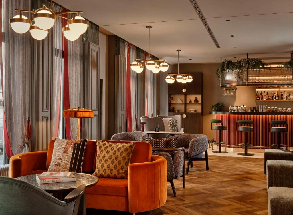 Posezení v ubytování Radisson RED Berlin Kudamm