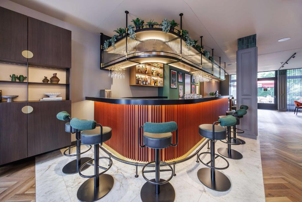 Radisson RED Berlin Kudamm - Resim 13