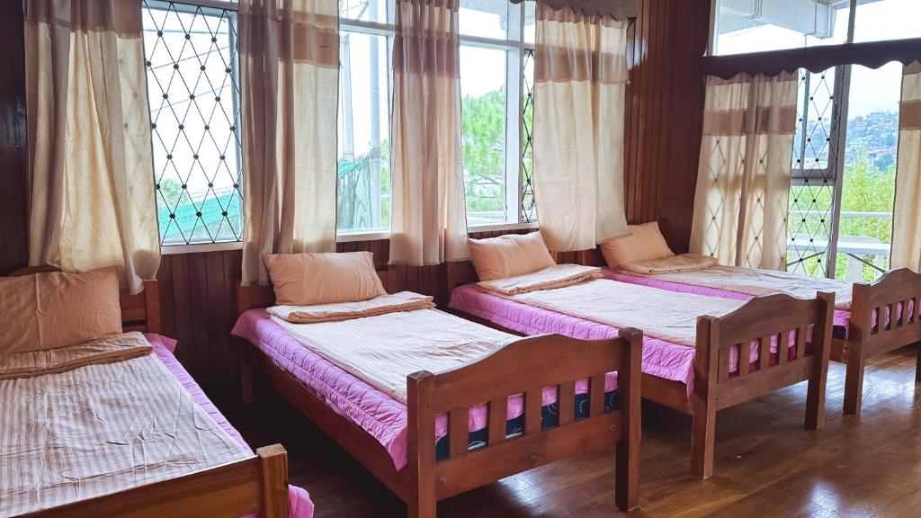 Postel nebo postele na pokoji v ubytování Baguio BELL Staycation